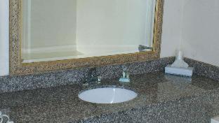 HWY Express Inn and Suites detail