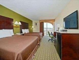 Howard Johnson by Wyndham Clifton NJ