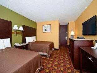 Howard Johnson by Wyndham Clifton NJ