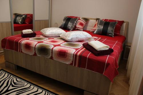 Deluxe Apartment Romana Top Centar with Balcony - image 7