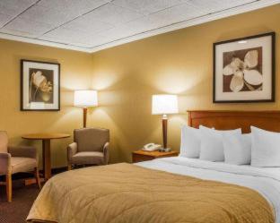 Clarion Hotel & Suites Riverfront