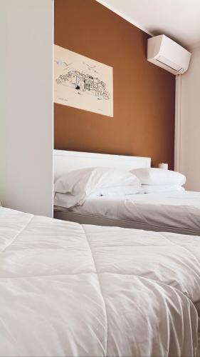 1 double bed, 1 twin bed