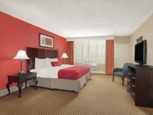 Ramada Plaza by Wyndham Fayetteville Fort Bragg Area