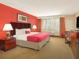 Ramada Plaza by Wyndham Fayetteville Fort Bragg Area