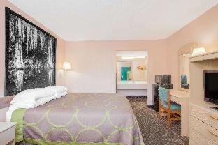 Super 8 by Wyndham Columbia, Columbia (photo 4)