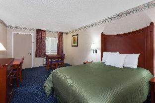 Travelodge by Wyndham Orange County Airport/ Costa Mesa