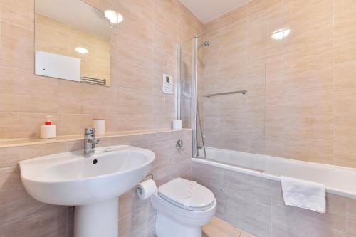Fantastic Stays at Camden - image 5