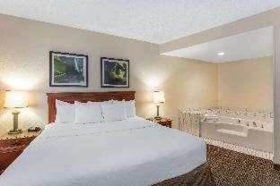 La Quinta Inn & Suites by Wyndham Orlando South