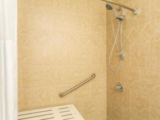 Ramada by Wyndham Houma Room Type - Room, 2 Queen Beds, Smoking, Kitchenette