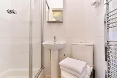 Fantastic Stays at Camden - image 10