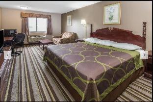 Super 8 by Wyndham Yorkville in Yorkville, USA