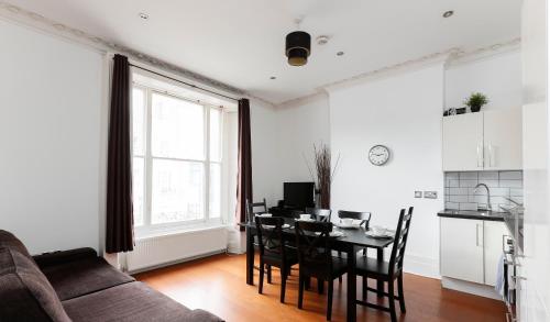 Fantastic Stays at Camden - image 8
