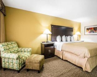 Quality Inn and Suites Airpark East