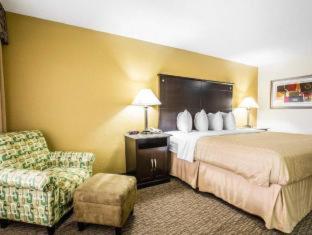 Quality Inn and Suites Airpark East