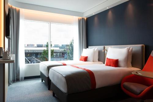 Holiday Inn Express Amsterdam - North Riverside an IHG Hotel - image 2