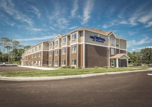 Queen Room with Two Queen Beds with Roll-In Shower - Mobility/Hearing Accessible - Non-Smoking