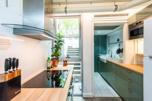 Private City Haven - Suite with Rooftop Terrace
