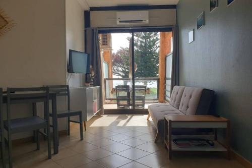 APPARTEMENT FACE A La MER AVEC PISCINE CORSE