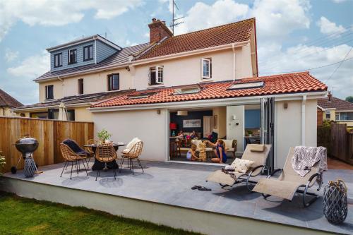 Littlefields - Stylish, Modern Cottage With Large Garden, Close To Beach