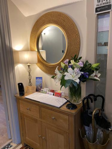 Ashbourne House - image 6