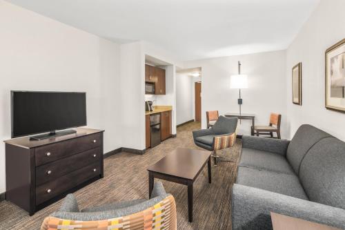 Holiday Inn Express & Suites Wilmington-Newark, an IHG Hotel