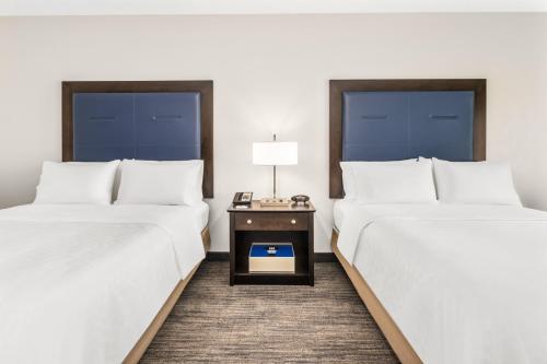 Holiday Inn Express & Suites Wilmington-Newark, an IHG Hotel