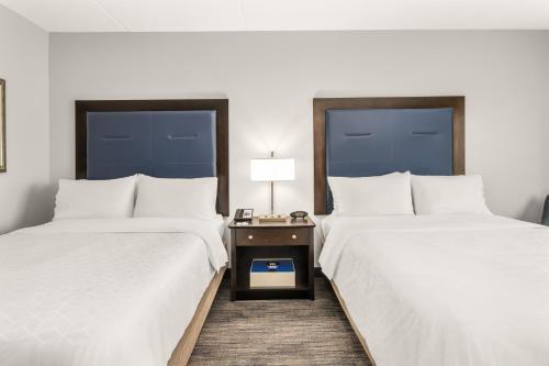 Holiday Inn Express & Suites Wilmington-Newark, an IHG Hotel