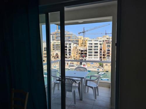 St Julians Bay Sea Front Apartments - image 4