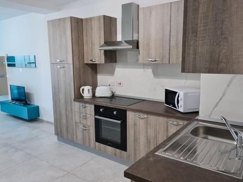 St Julians Bay Sea Front Apartments - image 2