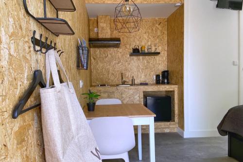 Bedstay-Lemmer studio with kitchen and shower --Including bed-bath-kitchen linen--