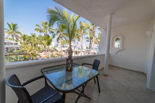 Club El Moro in La Paz, Mexico - 100 reviews, price from $67 | Planet of  Hotels