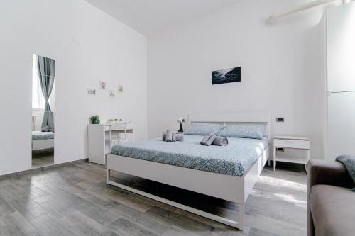 1 queen bed, 1 sofa bed
