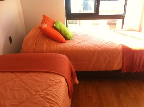 1 queen bed, 2 twin beds