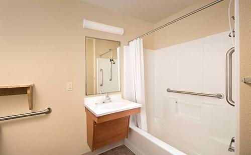 WoodSpring Suites Allentown Bethlehem - Photo 3