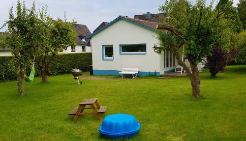 Ferienhaus mit großem Garten in Strandnähe