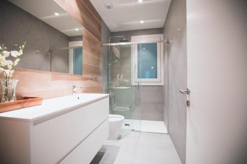 Two-Bedroom Apartment room in Liberty Suites with AC License ESS02716