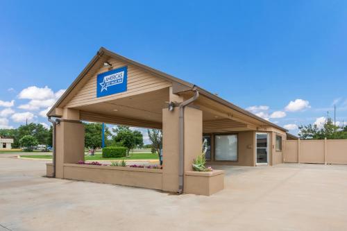 Americas Best Value Inn Woodward at 8th St - image 4
