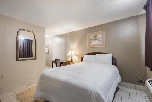 Americas Best Value Inn Woodward at 8th St - image 6