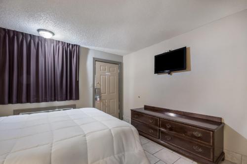 Americas Best Value Inn Woodward at 8th St - image 7