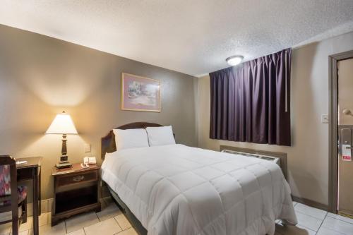 Americas Best Value Inn Woodward at 8th St - image 8