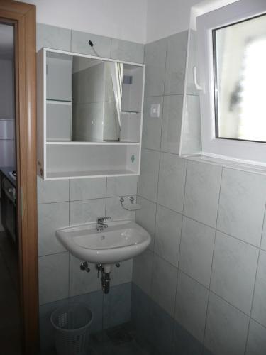 Three-Bedroom Apartment in Lopar I - image 3