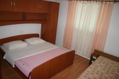 Two-Bedroom Apartment in Barbat V - image 3