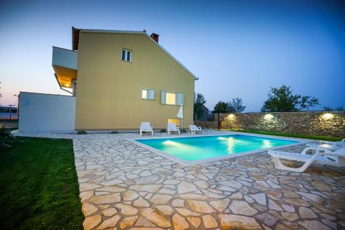 Villa Almond in Donji Lepuri