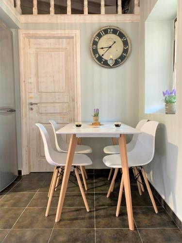 Létesítmények, Stone House Halki in Halki