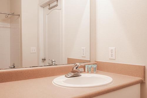 Viagem - Durham - Stylish 2BR With Patio & Pool