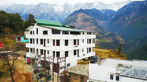 Dlx stay in Naddi Dharamshala