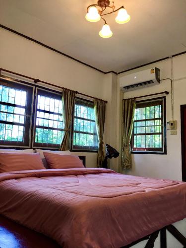 น่าน วอเตอร์ไซด์ ห้องบนเนิน ( Nan Waterside Hong Bon Nern )