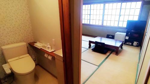 room detail thumbnail 2