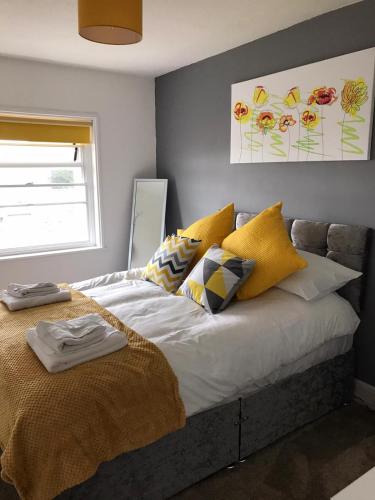 Bright Executive Apartment with Views of Solent