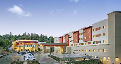 The Hotel at Black Oak Casino Resort - Accommodation - Tuolumne